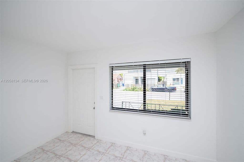 3+1 Müstakil ev — 2340 SW 16th St
