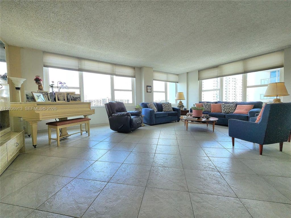 2+1 Condo — 3505 S Ocean Dr APT 705