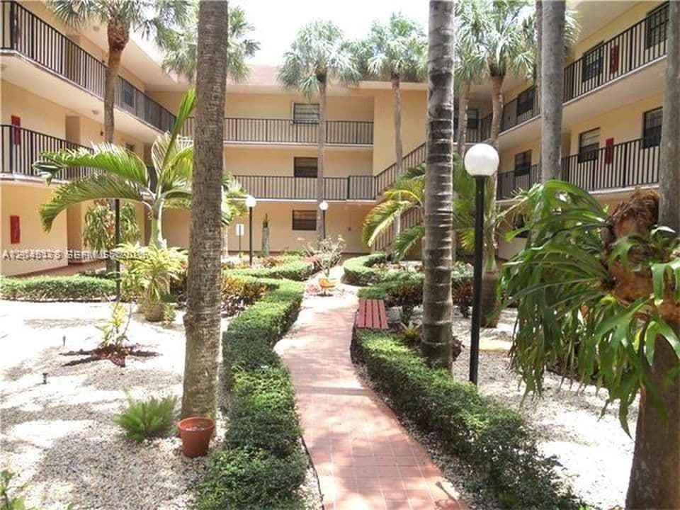 1-bedroom Condo — 10845 SW 112th Ave APT 211
