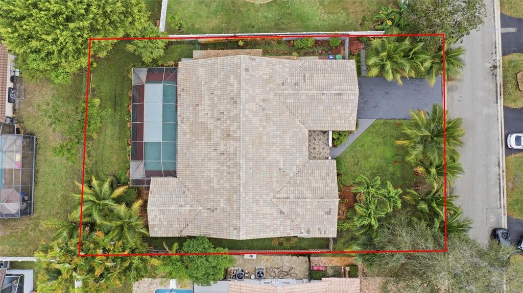 4+1 Müstakil ev — 10949 NW 1st Manor