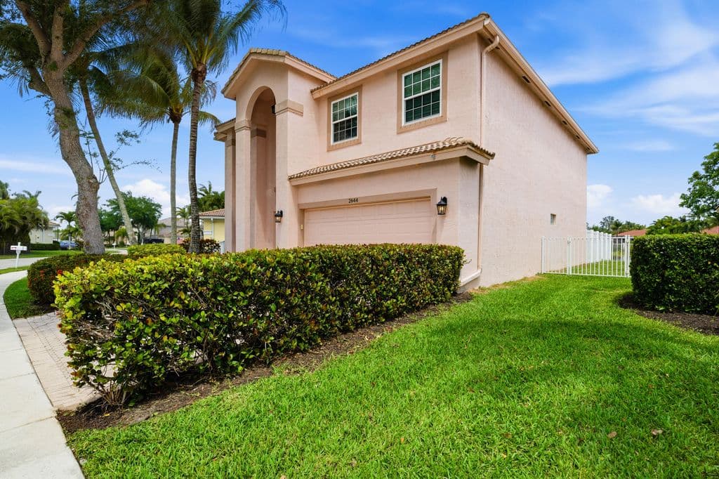 5-bedroom Single-Family Home — 2644 San Andros