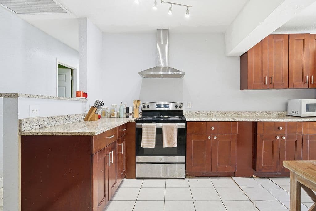 4+1 Müstakil ev — 333 Mid Pines Road