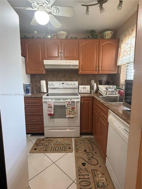 2-bedroom Condo — 9001 Sunrise Lakes Blvd APT 201