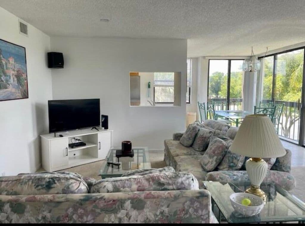 2-bedroom Condo — 600 Egret Circle #7305