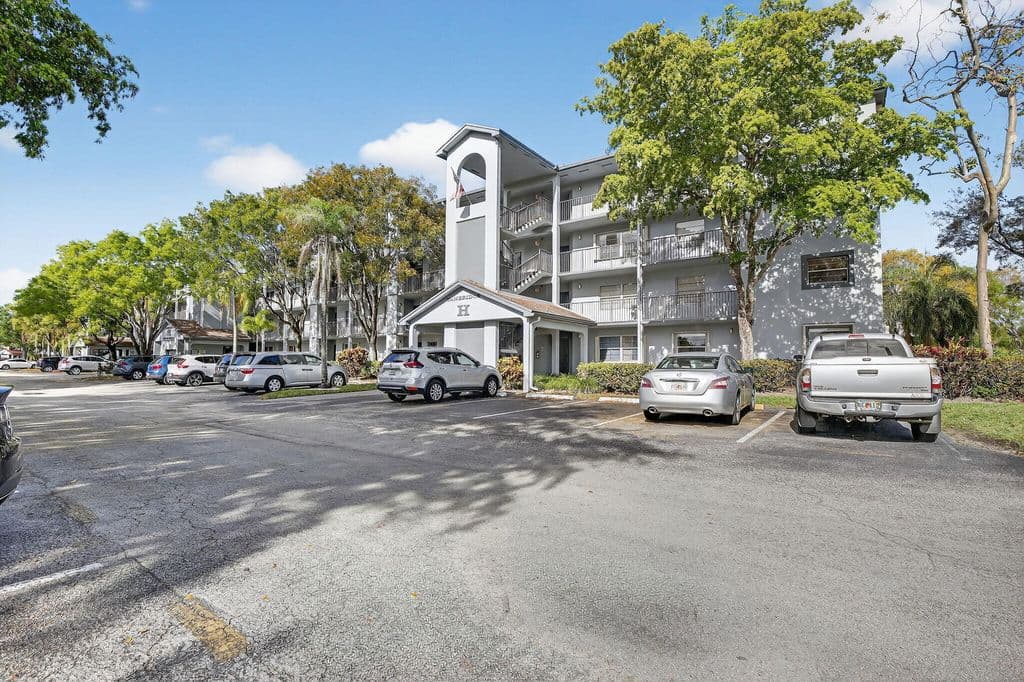 2+1 Condo — 1401 SW 128th Terrace #212h