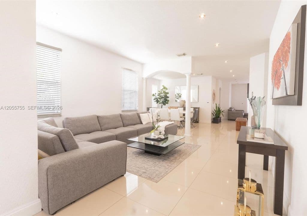 5-bedroom Property — 8526 NW 108th Ave #8526