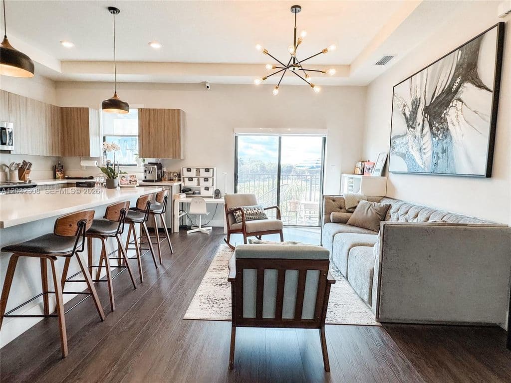 3-bedroom Condo — 10455 NW 82nd St #32