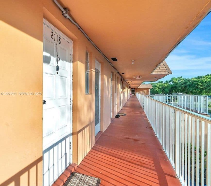 1-bedroom Condo — 19105 NE 2nd Ave APT 2118