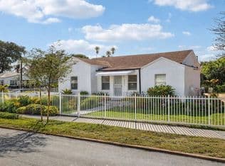 4+1 Müstakil ev — 6402 NW 8th Ave, Miami, 33150