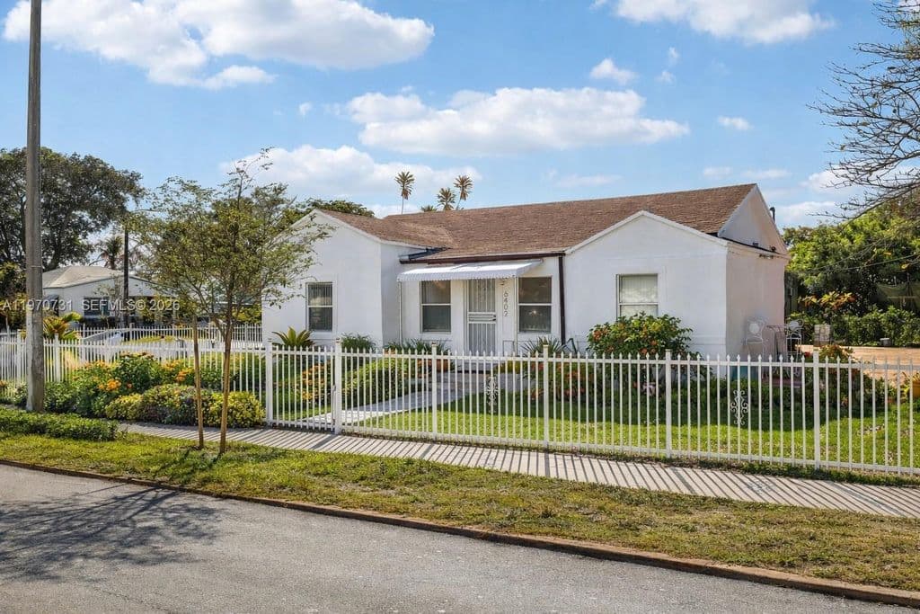 4+1 Müstakil ev — 6402 NW 8th Ave