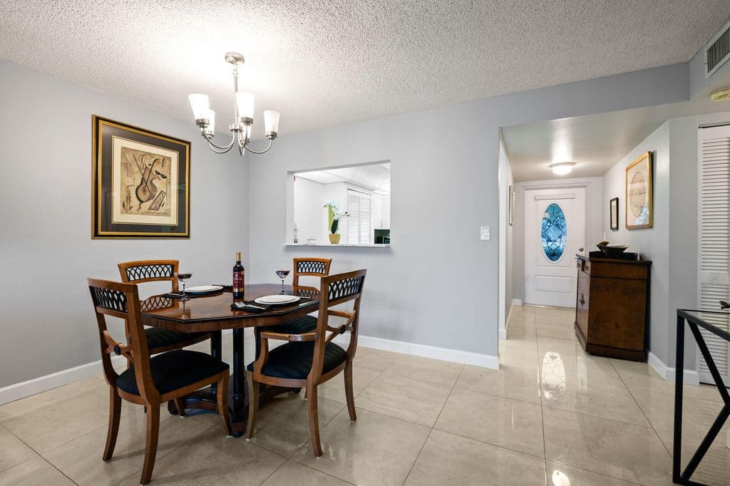 2+1 Condo — 9330 Sunrise Lakes Blvd APT 104