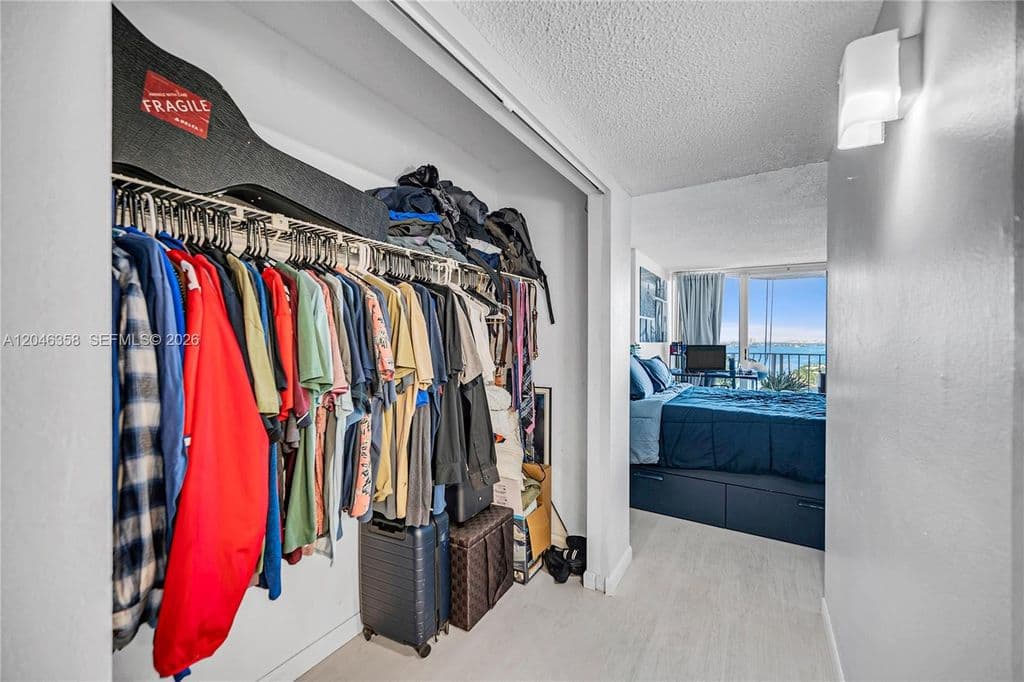 2+1 Condo — 7601 E Treasure Dr APT 2412