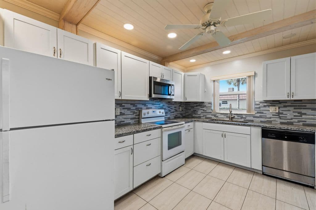 2+1 Condo — 5725 Fernley Drive E #66