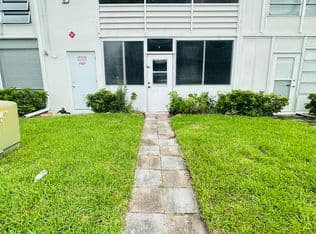 1-bedroom Condo — 86 Markham E, Deerfield Beach, 33442