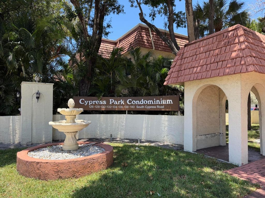 2-bedroom Condo — 140 S CYPRESS Road #111