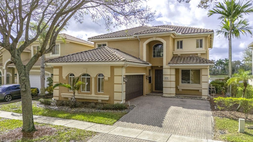 3+1 Müstakil ev — 6770 Aliso Avenue