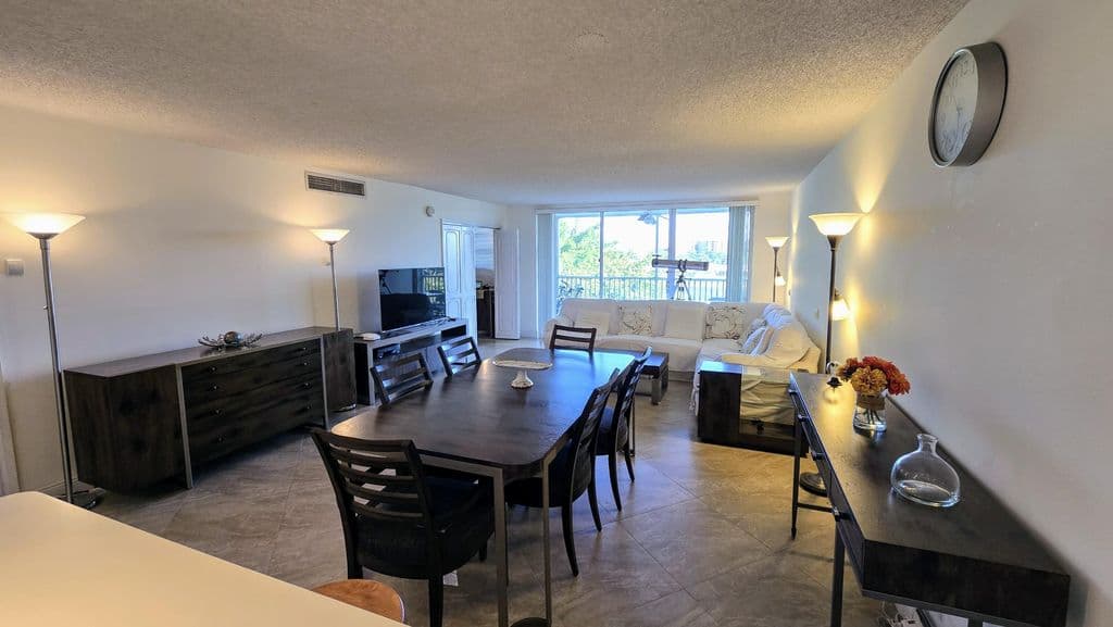 3-bedroom Condo — 3100 N Course Lane #410
