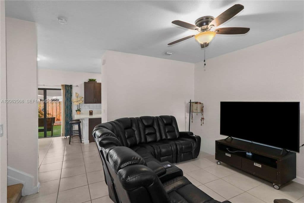 3+1 Mülk — 12758 SW 230th St