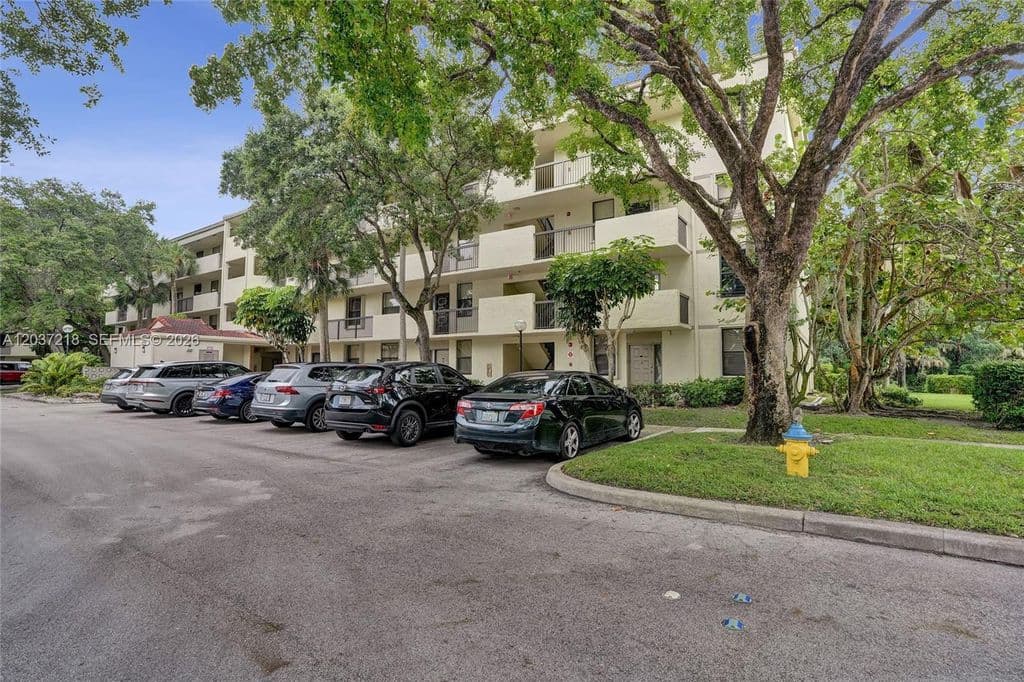 2-bedroom Condo — 2908 Carambola Cir S APT 106