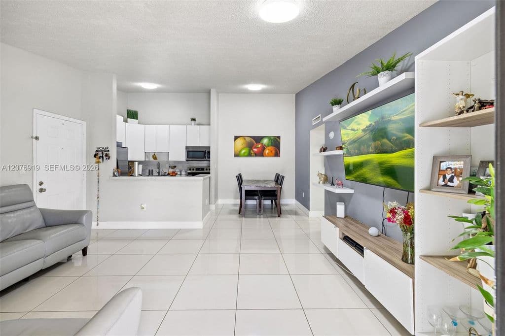 2+1 Condo — 827 NE 199th St APT 206