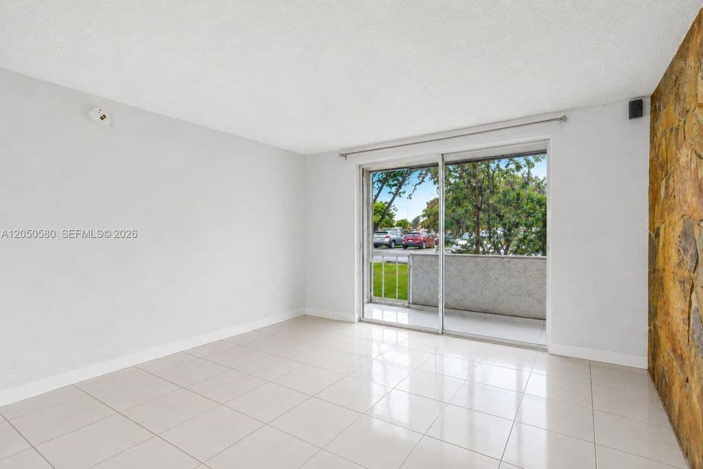 2+1 Condo — 8501 NW 8th St APT 105