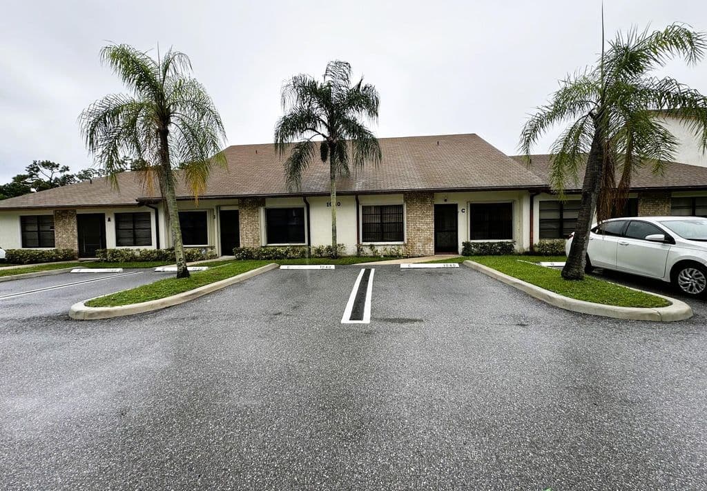 2-bedroom Single-Family Home — 1040 PARKSIDE GREEN Drive #C