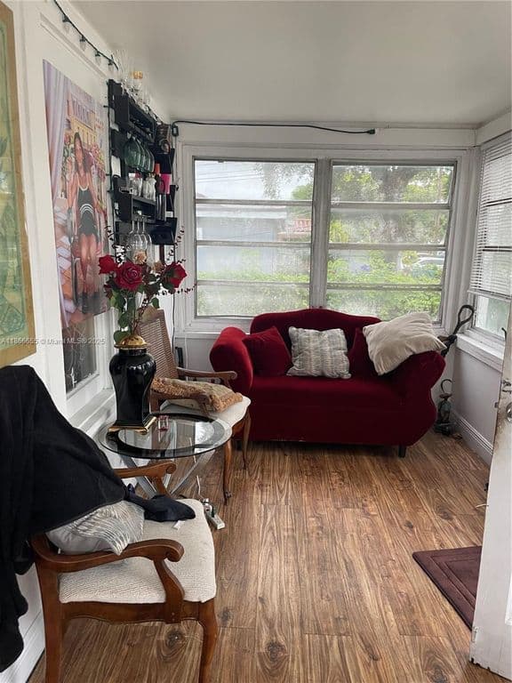 3+1 Mülk — 404 NW 23rd Ct