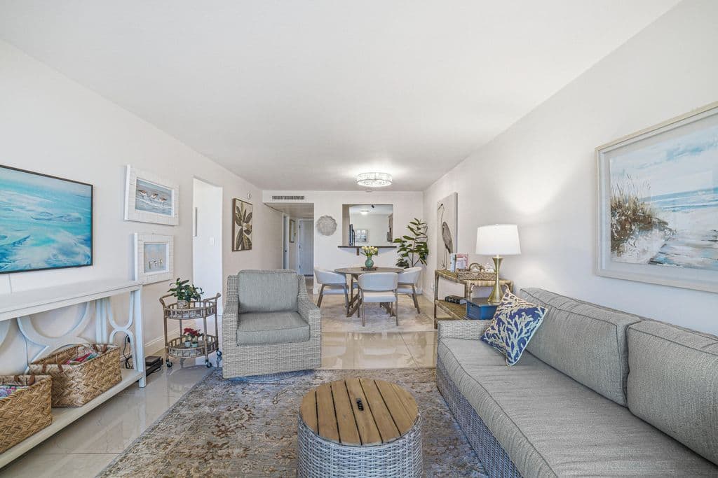 2-bedroom Condo — 6 Royal Palm Way #211