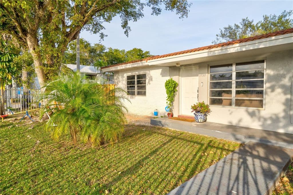 2+1 Condo — 17365 SW 95th Ave #17365