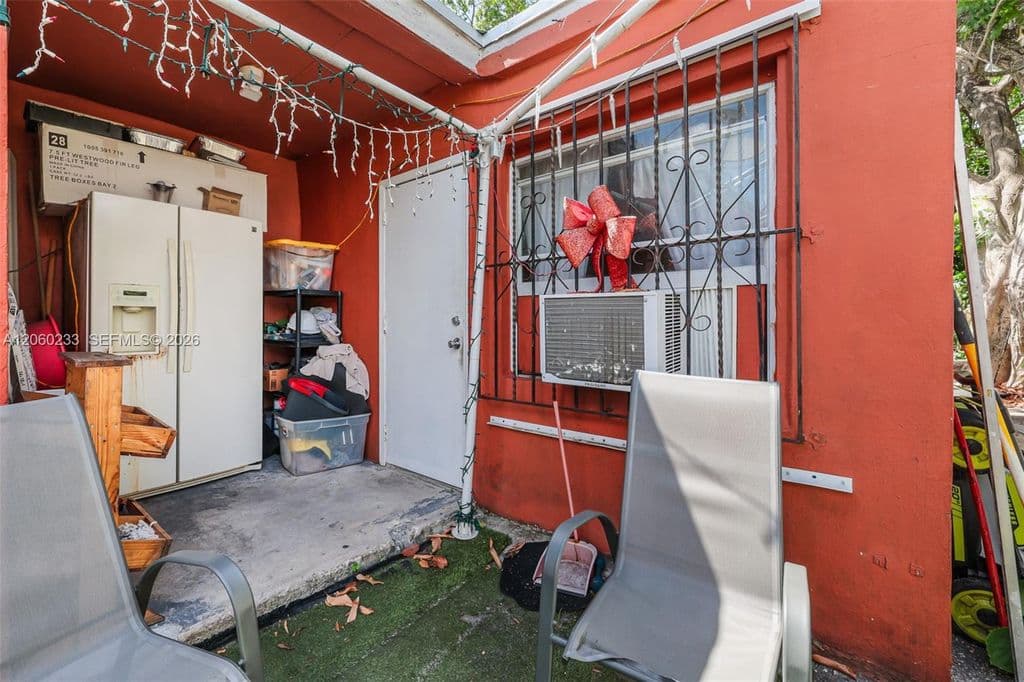 4+1 Müstakil ev — 578 NW 97th St