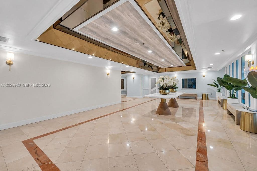 2-bedroom Condo — 3200 Collins Ave APT 128