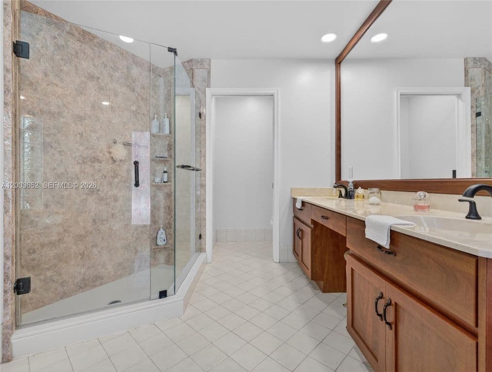 4+1 Müstakil ev — 1025 Creekford Dr