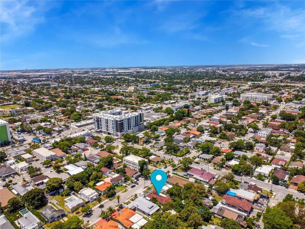 4+1 Müstakil ev — 201 NW 25th Ave