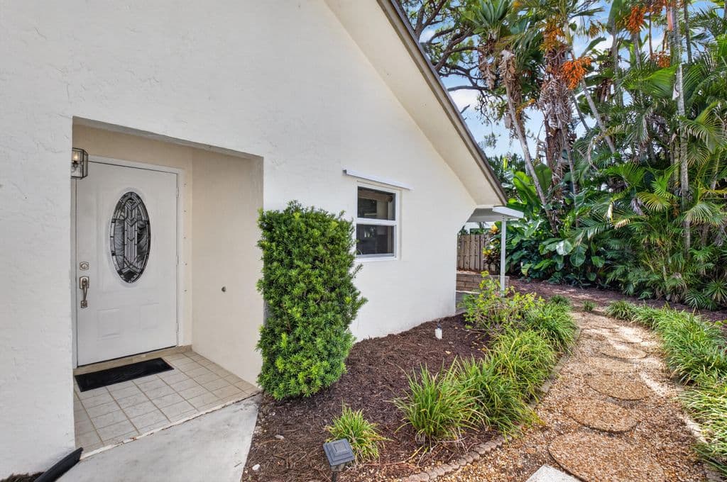 2-bedroom Single-Family Home — 2802 SW 6th Street