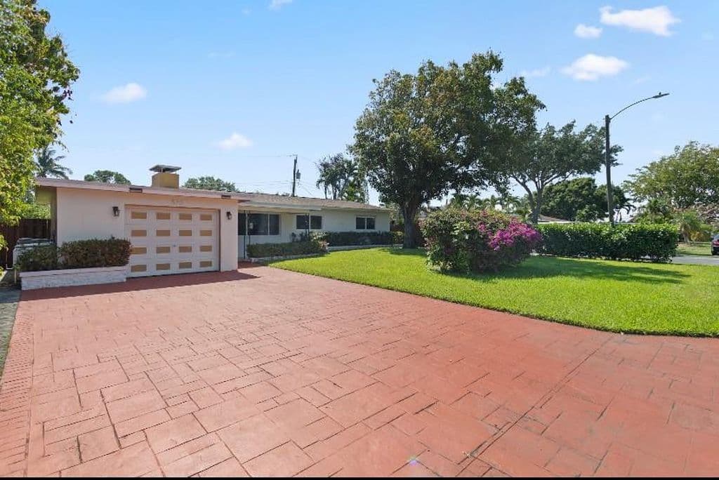 3-bedroom Single-Family Home — 570 SE 2ND Avenue