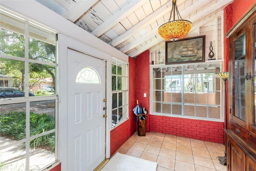 2+1 Müstakil ev — 1256 Algeria Ave