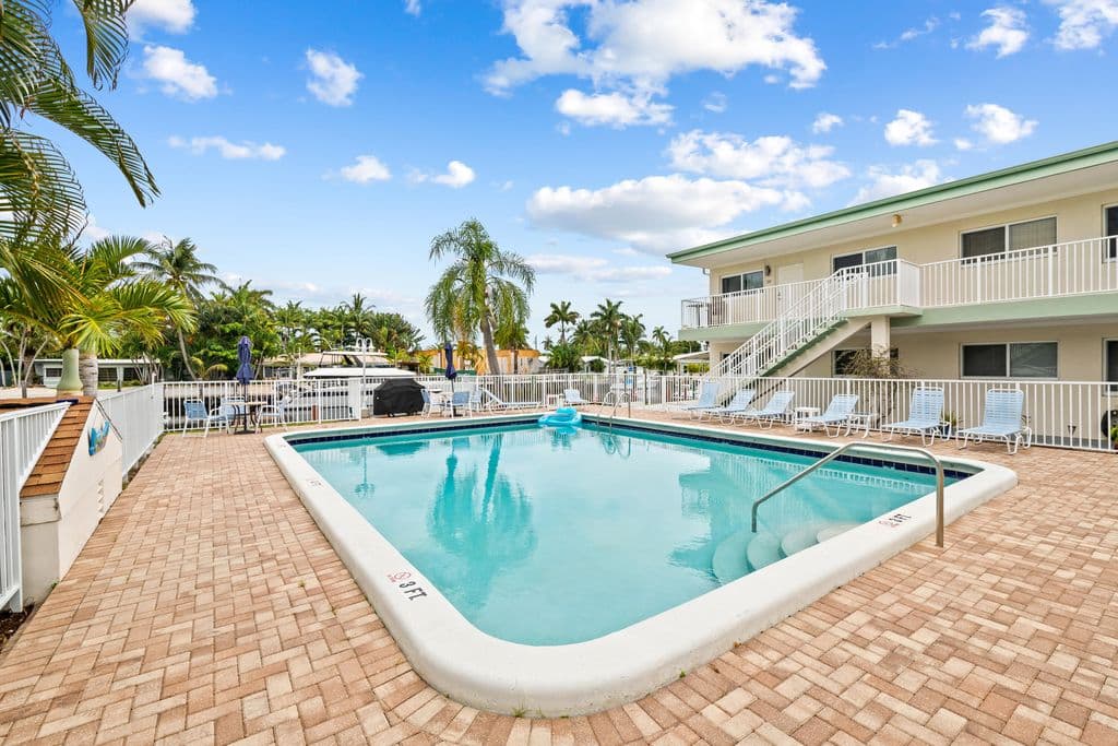 1-bedroom Condo — 2601 NE 1st Street #17