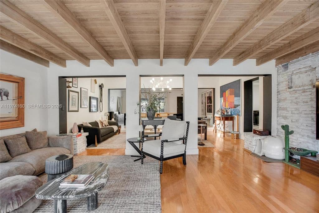 5+1 Müstakil ev — 10659 NE 10th Pl