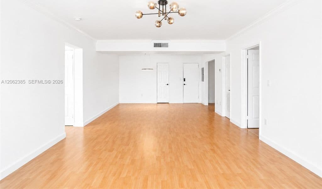 3+1 Condo — 1880 S Treasure Dr APT 3D