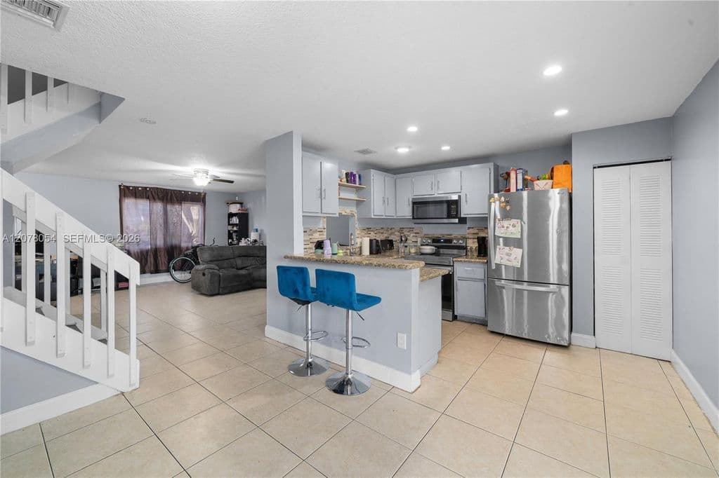 2+1 Mülk — 1293 Sussex Dr
