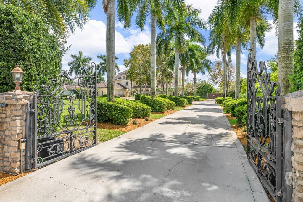 7-bedroom Single-Family Home — 14535 Draft Horse Ln