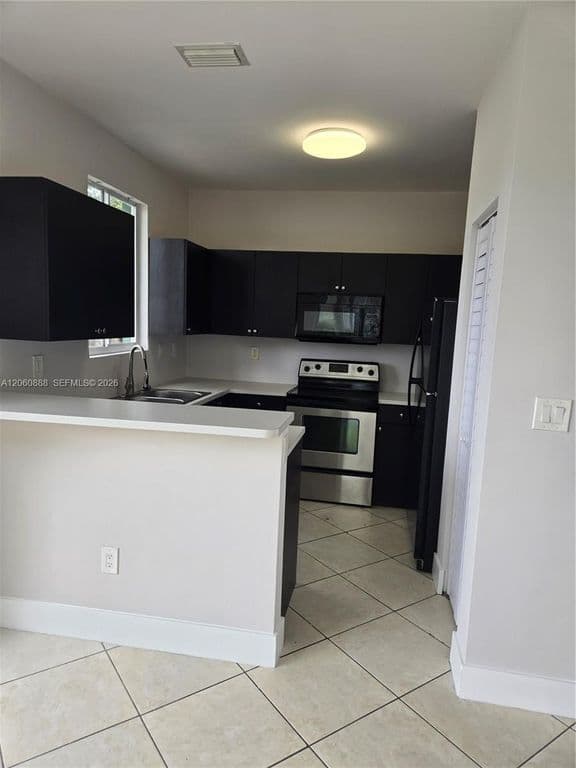 3+1 Mülk — 2804 SE 16th Ave #124