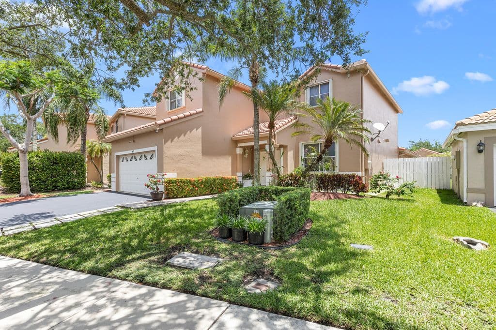 6-bedroom Single-Family Home — 907 Stanton Drive
