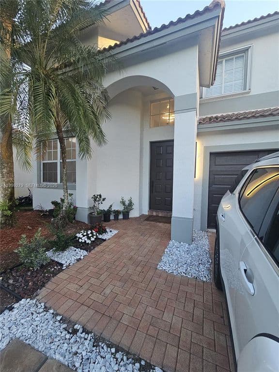 4+1 Müstakil ev — 17088 NW 19th St