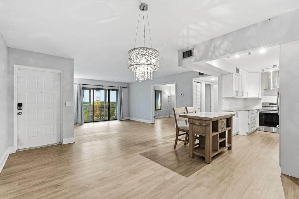 3+1 Condo — 1104 GREEN PINE Boulevard #G1