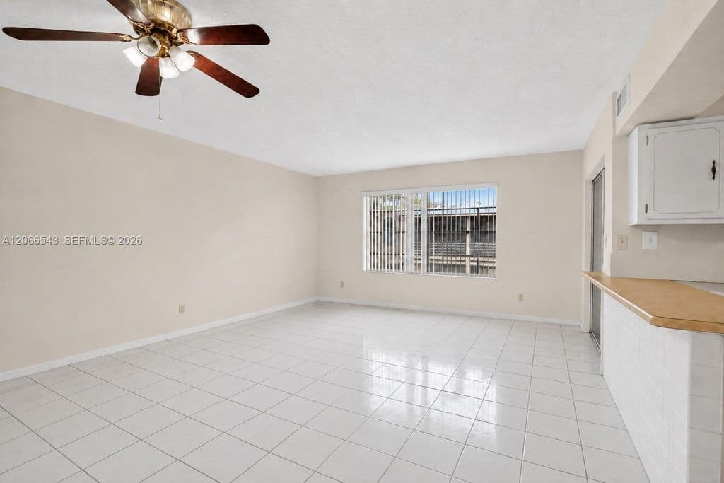 2+1 Condo — 4241 NW 19th St APT 172