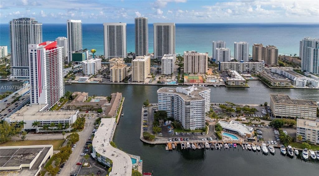 1-bedroom Condo — 100 Golden Isles Dr APT 104