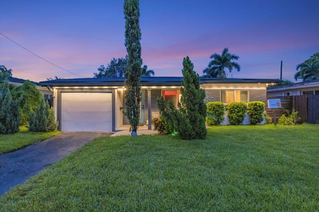 2-bedroom Single-Family Home — 4670 NE 4TH Avenue