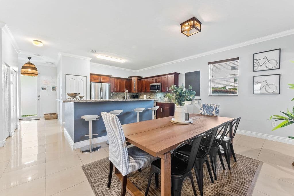 4+1 Müstakil ev — 1500 SW 20th Street