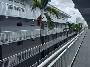 2+1 Condo — 215 SE 3rd Ave APT 307B, Hallandale, 33009
